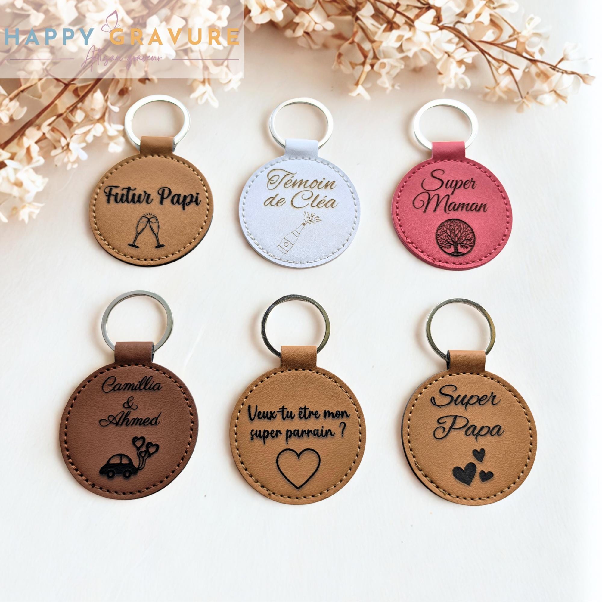 Porte clés en cuir personnalisé - Cadeau anniversaire, fête des mères, grands-mères, pères, grands-pères, maitresse, atsem Happy Gravure®