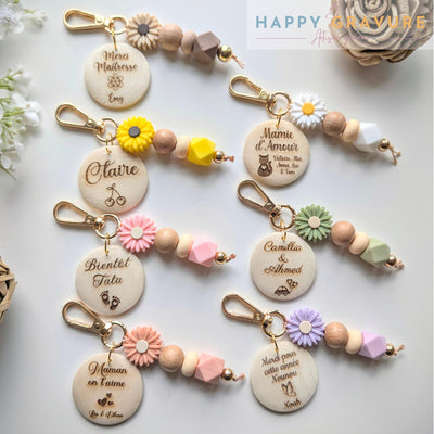 Porte clés en bois avec médaillon personnalisé - Cadeau anniversaire, fête des mères, grands-mères, pères, grands-pères, maitresse, atsem