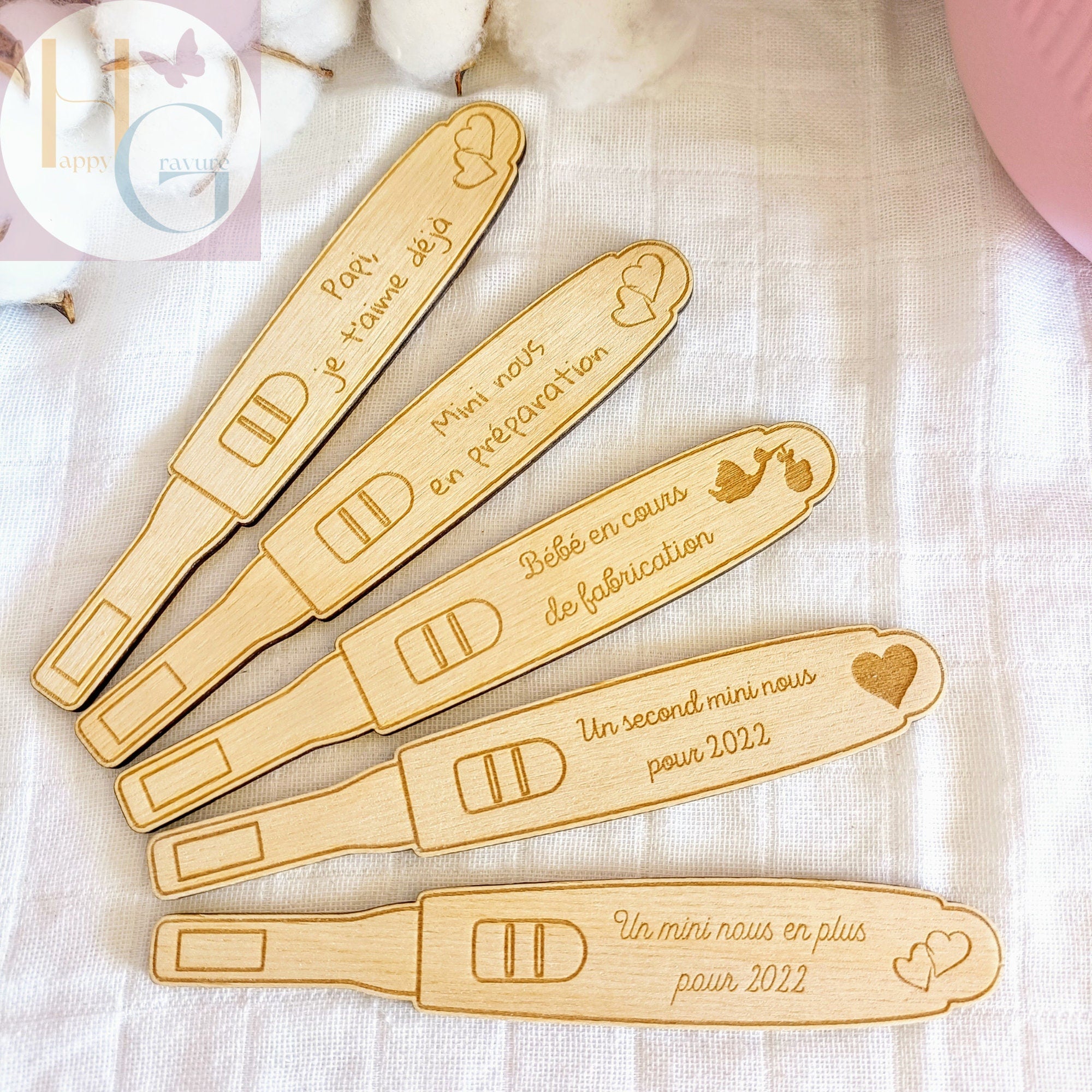 Test de grossesse positif personnalisé en bois – Annonce grossesse Happy Gravure