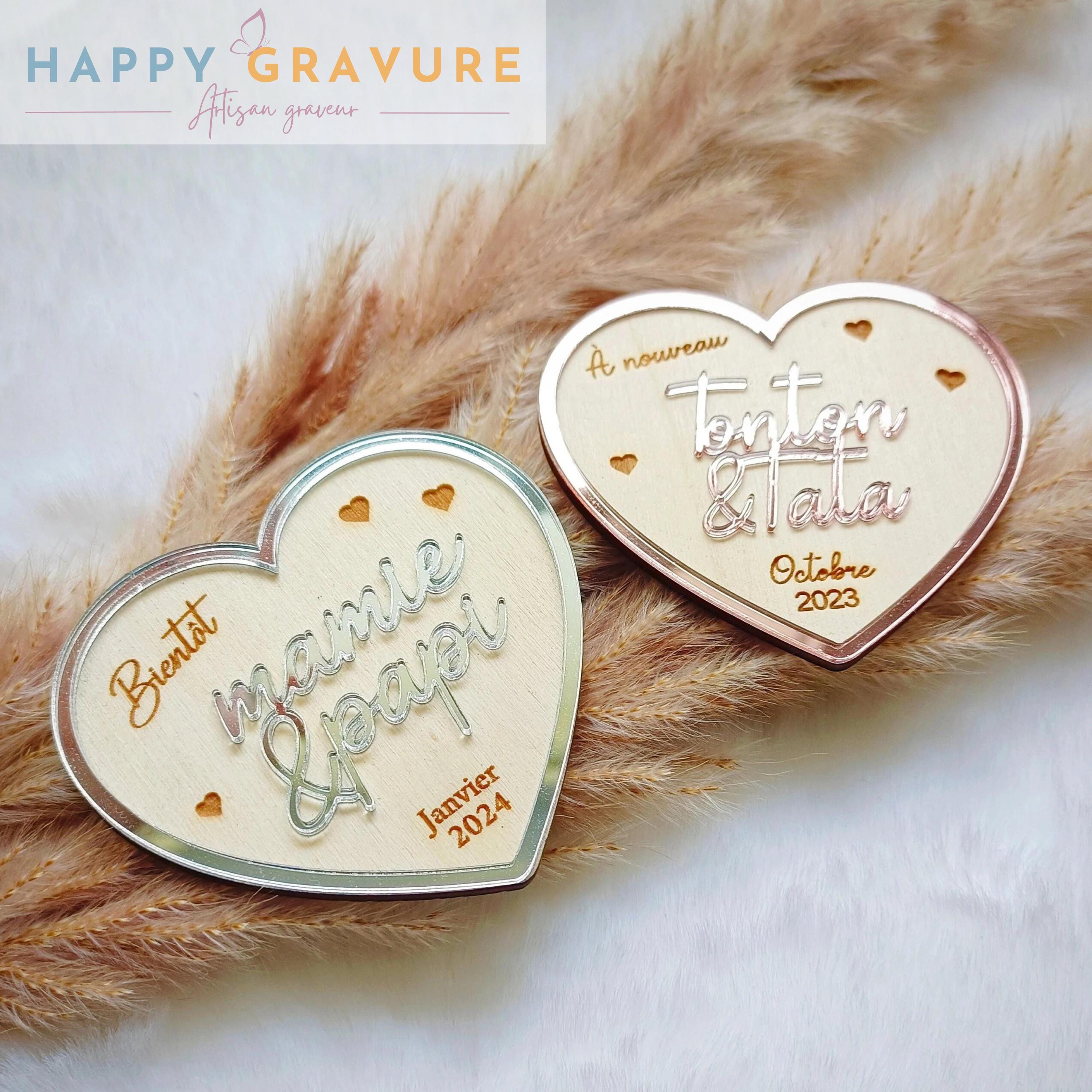 Magnet Annonce Grossesse personnalisé en bois, magnet coeur, Annonce papi, mamie, marraine, parrain Happy Gravure