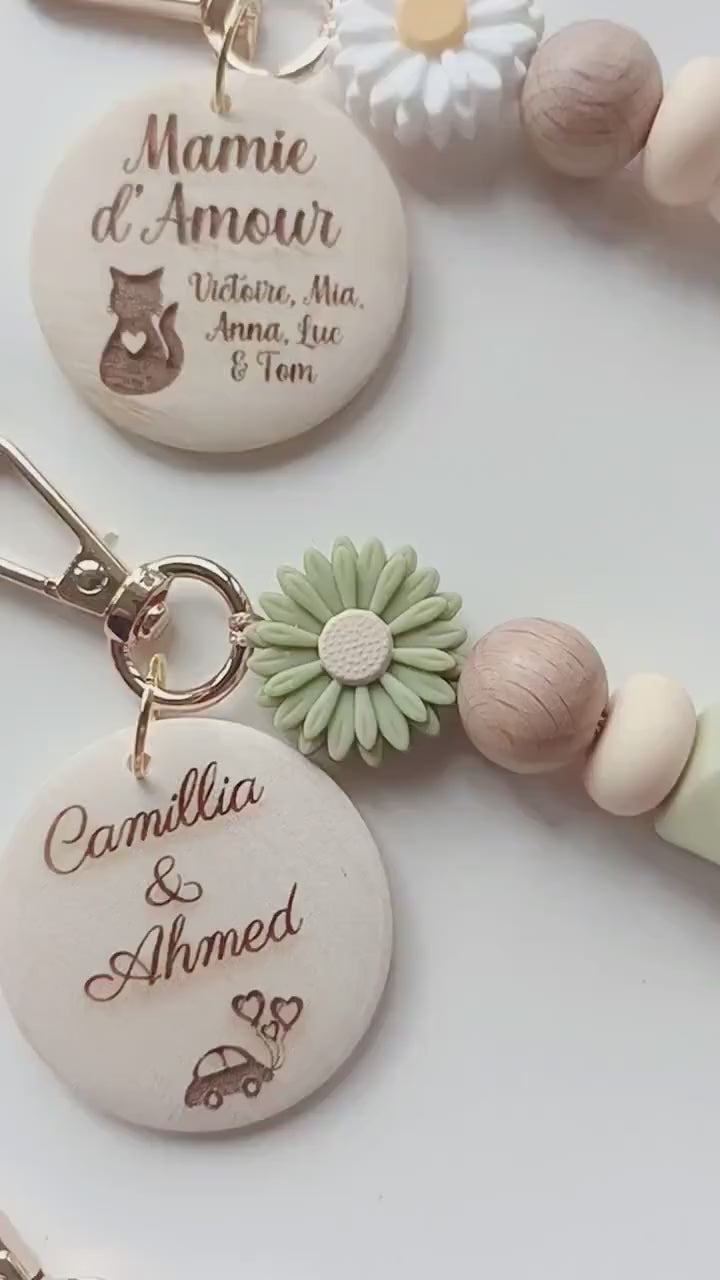 Porte-clés personnalisé avec médaillon en bois - fête des mères, grands-mères, maîtresse, nounou, atsem