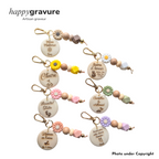 Porte-clés personnalisé avec médaillon en bois - fête des mères, grands-mères, maîtresse, nounou, atsem Happy Gravure